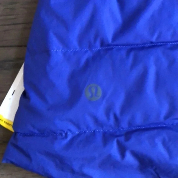 Lululemon Down For It All running jacket blue womens sz 2 New with tags - Picture 13 of 14